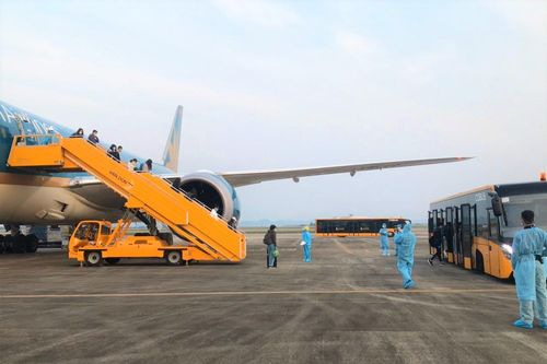Cách ly tập trung 14 ngày khách du lịch từ Đà Nẵng đến Tân Sơn Nhất