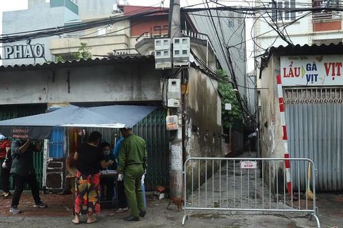 Hà Nội: Thấy phong tỏa, 1 người sống cùng tòa nhà BN714 bỏ trốn