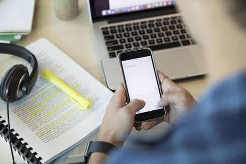 Nếu bạn không biết hỏi ai khi thắc mắc về bài vở, đã có AskNow lắng nghe và giải đáp
