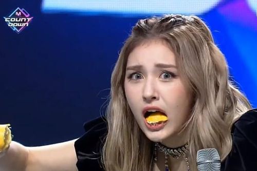 Lý do Jeon Somi phải ăn một quả chanh cực chua sau khi giành cúp show M!Countdown
