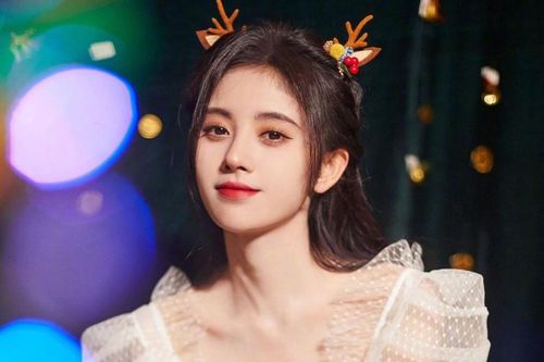 'Mỹ nữ 4000 năm' Cúc Tịnh Y lần đầu khoe mặt có mụn nhưng nhận về phản ứng không ngờ