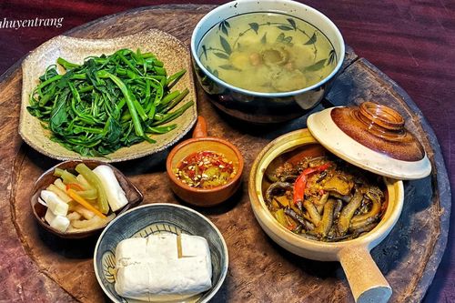 Lên thực đơn cả tuần cho bữa cơm nhà ấm cúng mùa dịch