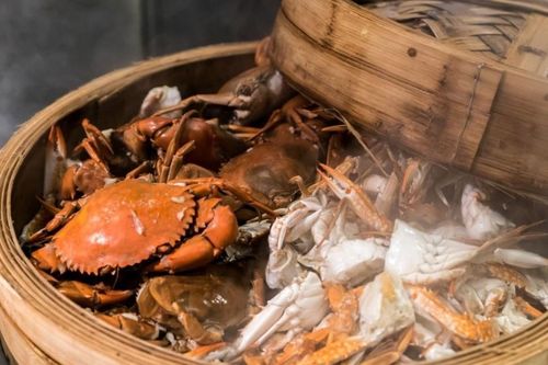 1 phút học làm cua lông hấp rượu gừng tại nhà