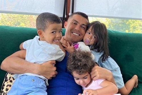 Ronaldo đổi kiểu tóc trước trận đấu ở Champions League