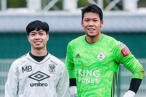 Thủ môn Thái Lan bất lực sau sai lầm của đồng đội