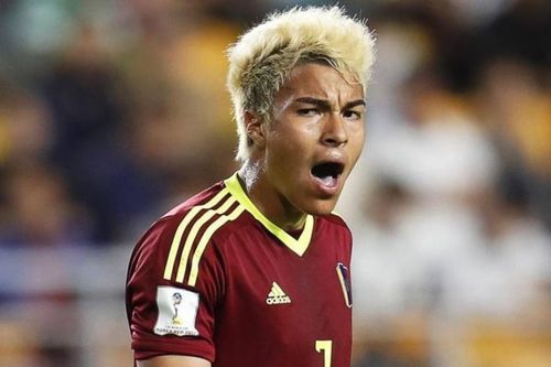 Tiền đạo Watford có nguy cơ bị cắt hợp đồng vì tổ chức tiệc thác loạn