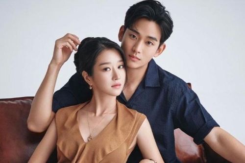 Gương mặt Seo Ye Ji và Kim Soo Hyun giống nhau ở điểm nào?
