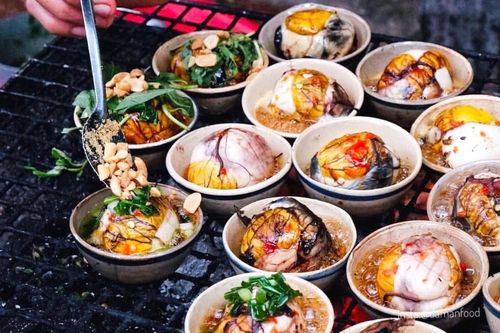 Hột vịt lộn và 4 món nướng hút khách ngày mưa ở TP.HCM