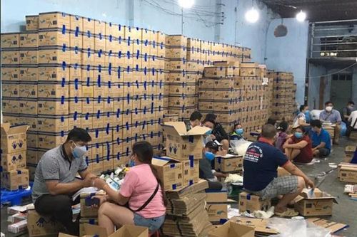 'Đột nhập' cơ sở làm giả găng tay y tế của nữ GĐ Thạch Thị Hoa