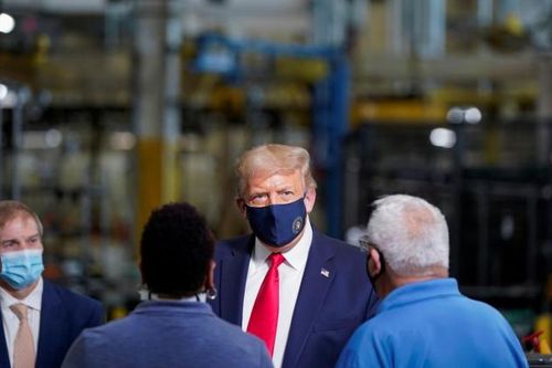 Trump tái áp dụng thuế lên thép Canada, Ottawa hứa đáp trả