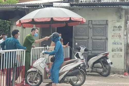 Đình chỉ công tác Trưởng Trạm Y tế phường Quảng Vinh do thiếu trách nhiệm trong giám sát công dân từ vùng dịch về