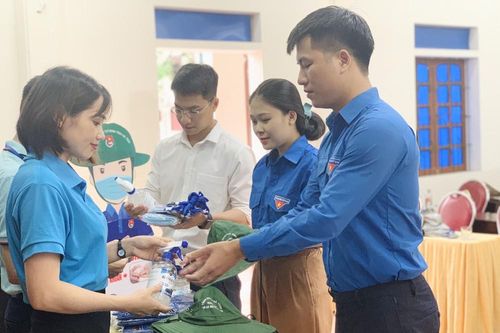 Thanh niên Hà Tĩnh thực hiện nhiều hoạt động tiếp sức mùa thi