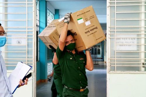 Bộ Y tế chuyển 50 tấn hàng hóa phòng chống dịch đến Đà Nẵng