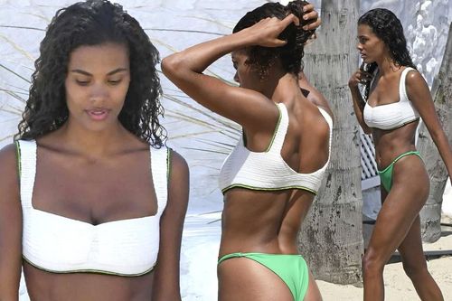 Mẫu 9x Tina Kunakey mặc bikini tôn 3 vòng 'nảy lửa' ở biển