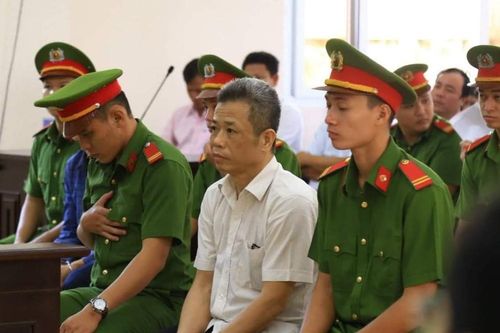 Cựu Bí thư kêu oan được tại ngoại