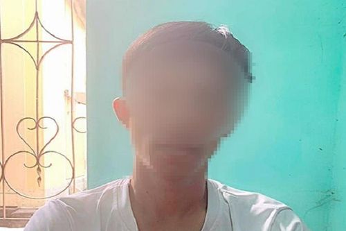 Chụp lén nữ giáo viên đang tắm rồi gửi ảnh tống tiền