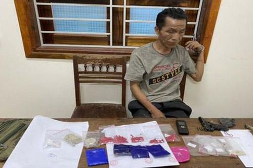 Bắt đối tượng buôn ma túy có trang bị vũ khí nóng