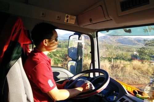 Lái xe buồn ngủ đâm chết người: Góc khuất sau vô lăng