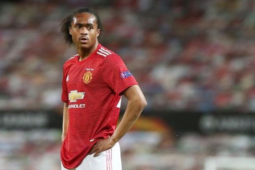 Vừa ký hợp đồng mới, Tahith Chong tháo chạy khỏi MU