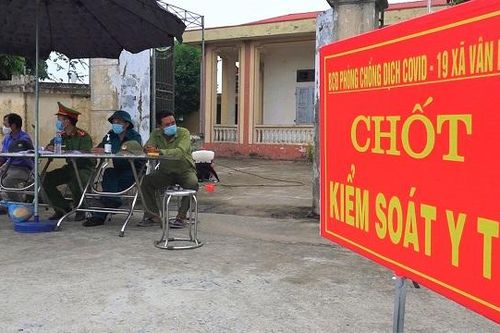 Hà Nội phong tỏa 30 hộ dân liên quan đến ca nghi nhiễm Covid-19