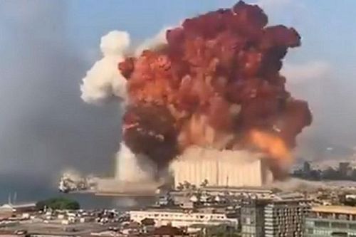 Bé gái 2 tuổi sống sót thần kỳ sau 24h chôn vùi dưới đống đổ nát ở Beirut