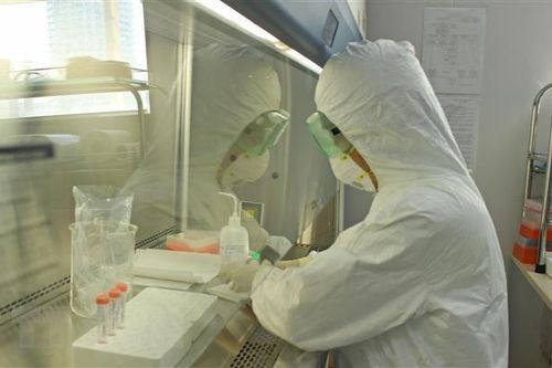 Viện Pasteur Nha Trang tiếp tục xét nghiệm các mẫu bệnh phẩm COVID-19