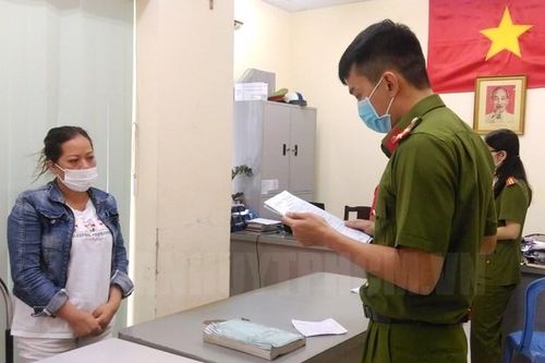 Khởi tố 4 bị can sản xuất, mua bán 2,3 triệu găng tay y tế giả