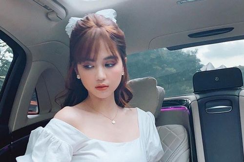Ngọc Trinh khoe loạt ảnh hack tuổi như gái mười tám