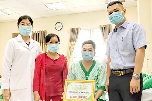 Hỗ trợ thay khớp háng cho bệnh nhân thuộc hộ nghèo