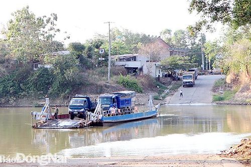Người dân phấn khởi khi cầu Thanh Sơn được xây dựng