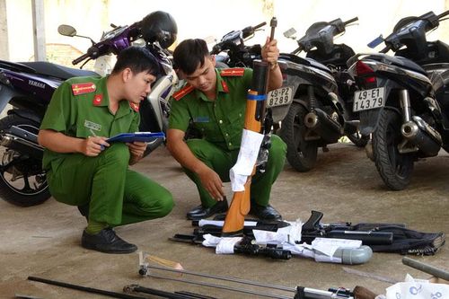 Đẩy mạnh thu hồi vũ khí làm sạch địa bàn, giảm tội phạm
