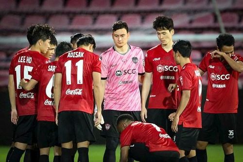 Bóng đá Thái Lan khốn khó, phải vay tiền để tổ chức giải