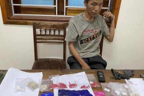 Bị 'đánh úp', trùm ma túy dùng súng, kiếm chống trả khiến 2 công an bị thương