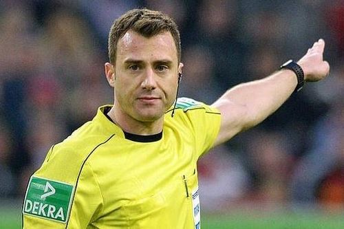 Trọng tài gây tranh cãi khi thổi 11 m cho Juventus và Lyon