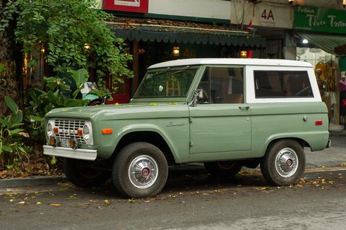 Cận cảnh SUV Ford Bronco thế hệ đầu tiên tại Việt Nam