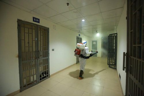 Hà Nội phong tỏa khu chung cư có gần 500 hộ dân