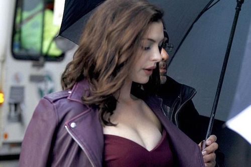 Anne Hathaway, Jennifer Garner theo trào lưu một năm thảm thương