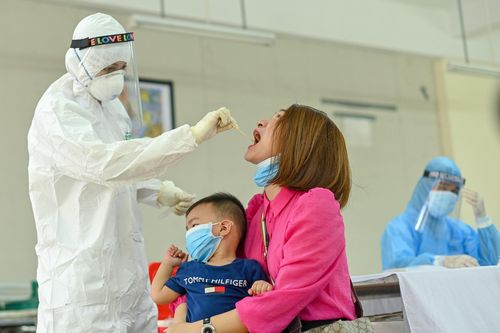 Hà Nội tái xét nghiệm người từ vùng dịch về bằng phương pháp rRT-PCR