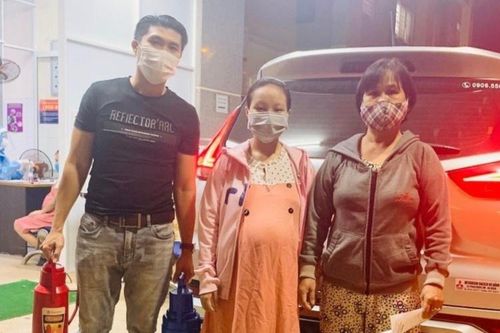 Xe 0 đồng chở bà bầu đi đẻ mùa dịch ở Đà Nẵng
