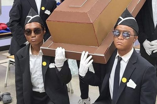 Thành viên nhóm vũ công hộ tang Ghana đăng ảnh gây tranh luận