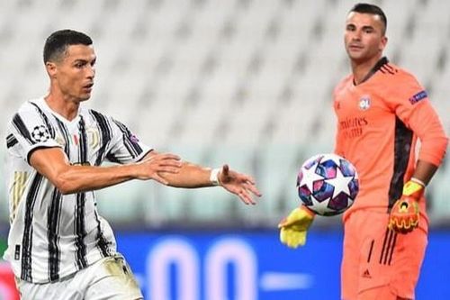 Ba triệu lượt xem thủ môn Lyon ăn mừng khi loại Juve