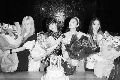 Blackpink kỷ niệm 4 năm ra mắt lọt top trending cực tình cảm