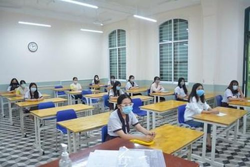 Thí sinh trên địa bàn TP Hồ Chí Minh làm thủ tục dự thi kỳ thi tốt nghiệp THPT năm 2020