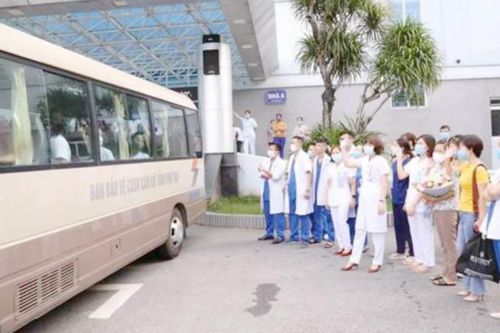 100 y bác sĩ Phú Thọ xung phong vào Quảng Nam