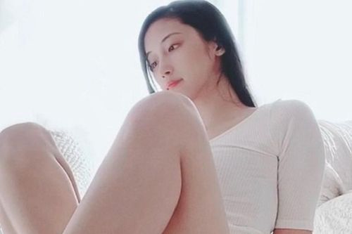 Nhốt mình trong phòng tu luyện tuyệt kỹ uốn dẻo như không xương