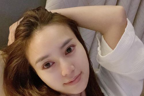 Ninh Dương Lan Ngọc khoe ảnh mặt mộc gây xôn xao