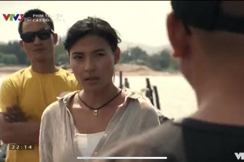 Cát đỏ tập 4: Bị vợ người tình thuê người đánh, Nhớ (Thúy Diễm) phải nhảy xuống sông