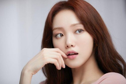 Lee Sung Kyung tung bộ ảnh mới cực xinh và ngọt ngào