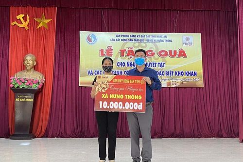 Quỹ từ thiện Tâm Quê tặng quà tại xã Hưng Thông, Hưng Nguyên