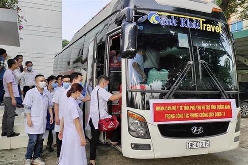 38 bác sỹ, điều dưỡng từ Phú Thọ lên đường hỗ trợ Quảng Nam chống dịch